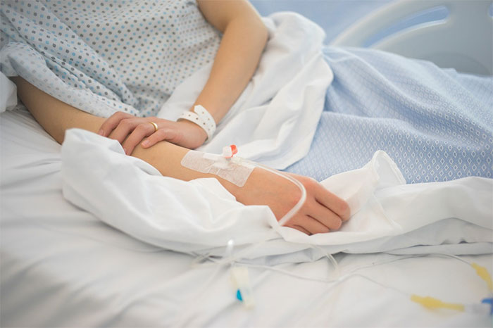 Sản phụ bị băng huyết sau sinh sẽ bị chảy máu không kiểm soát gây tụt huyết áp, sốc...