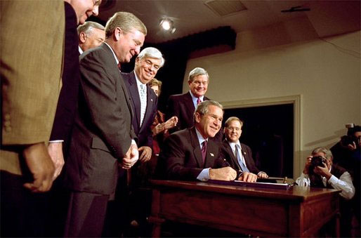 Ông Bush khởi động Help America Vote Act (HAVA)