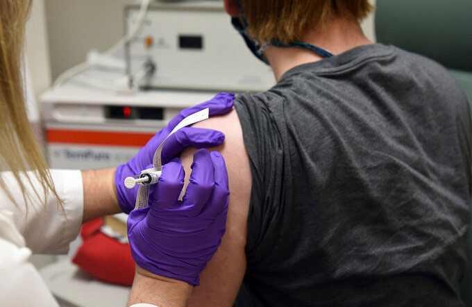 Tình nguyện viên thử nghiệm vaccine của Pfizer tại Trường Y Maryland