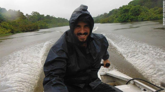 João Campos Silva trên sông bang Amazonas, Brazil.