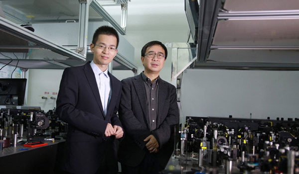 Từ trái sang phải, Lu Chaoyang và Pan Jianwei, hai nhà khoa học về công nghệ lượng tử hàng đầu của Trung Quốc