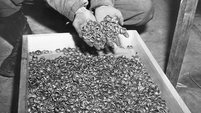 Hàng chục tấn vàng được phát hiện trong đường hầm tại trại tập trung Buchenwald.