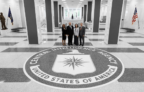 CIA luôn tranh thủ đủ mọi cách tiếp cận tuyển dụng.