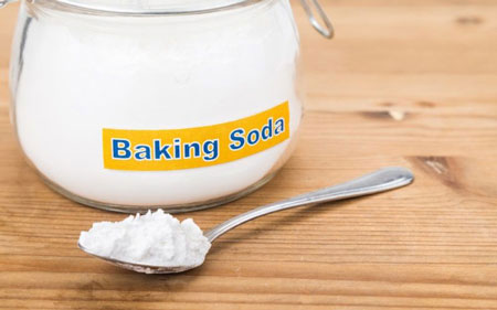 Trị mùi hôi chân bằng baking soda