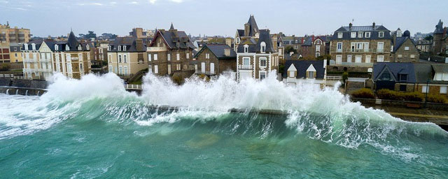 Thị trấn cổ Saint Malo là nơi chứng kiến những đợt sóng triều cường mạnh nhất châu Âu
