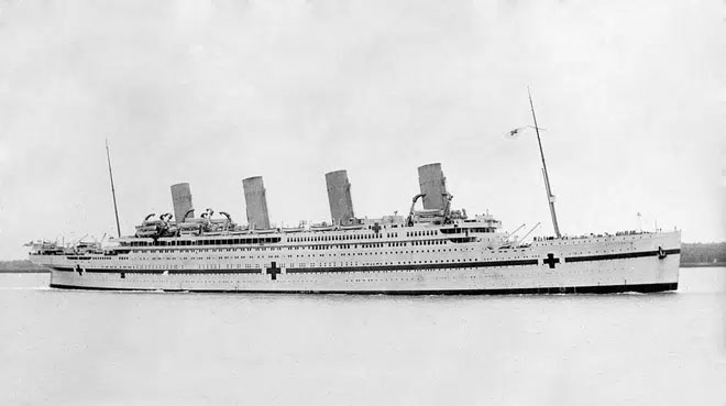 HMHS Britannic sau khi được chuyển từ tàu chở khách sang bệnh viện di động.