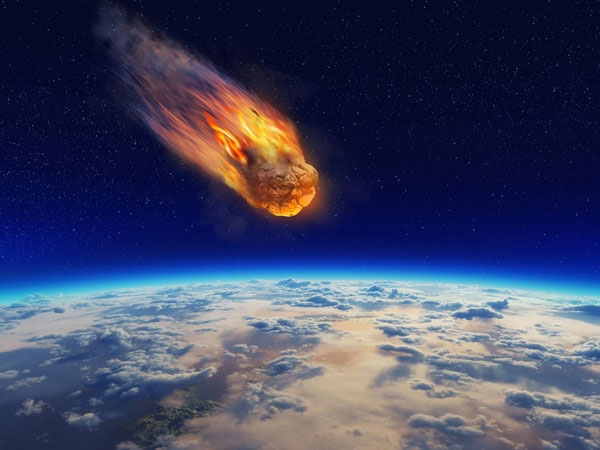 Hầu hết các vật thể không gian bốc cháy khi chúng đi vào bầu khí quyển của Trái đất