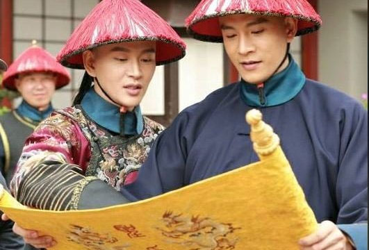 Thánh chỉ được tạo ra bằng nhiều sợi tơ màu với những màu sắc khác nhau