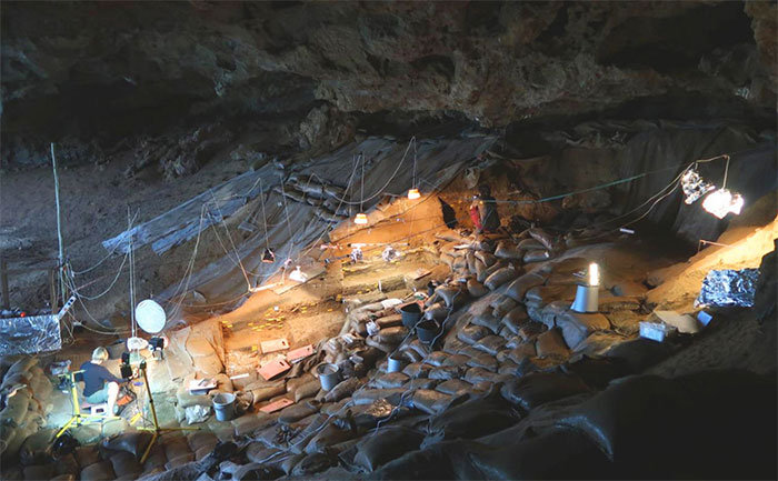 Khu vực hang Biên giới (Border Cave) - nơi tìm thấy "chiếc giường" đầu tiên của con người,
