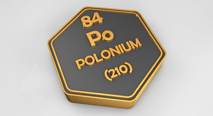 Marie Curie đã gọi nguyên tố đầu tiên họ phân lập là Poloni.